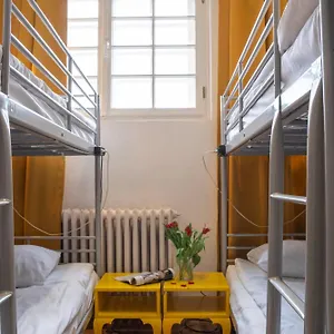 Hostel New World St And Private Varşova